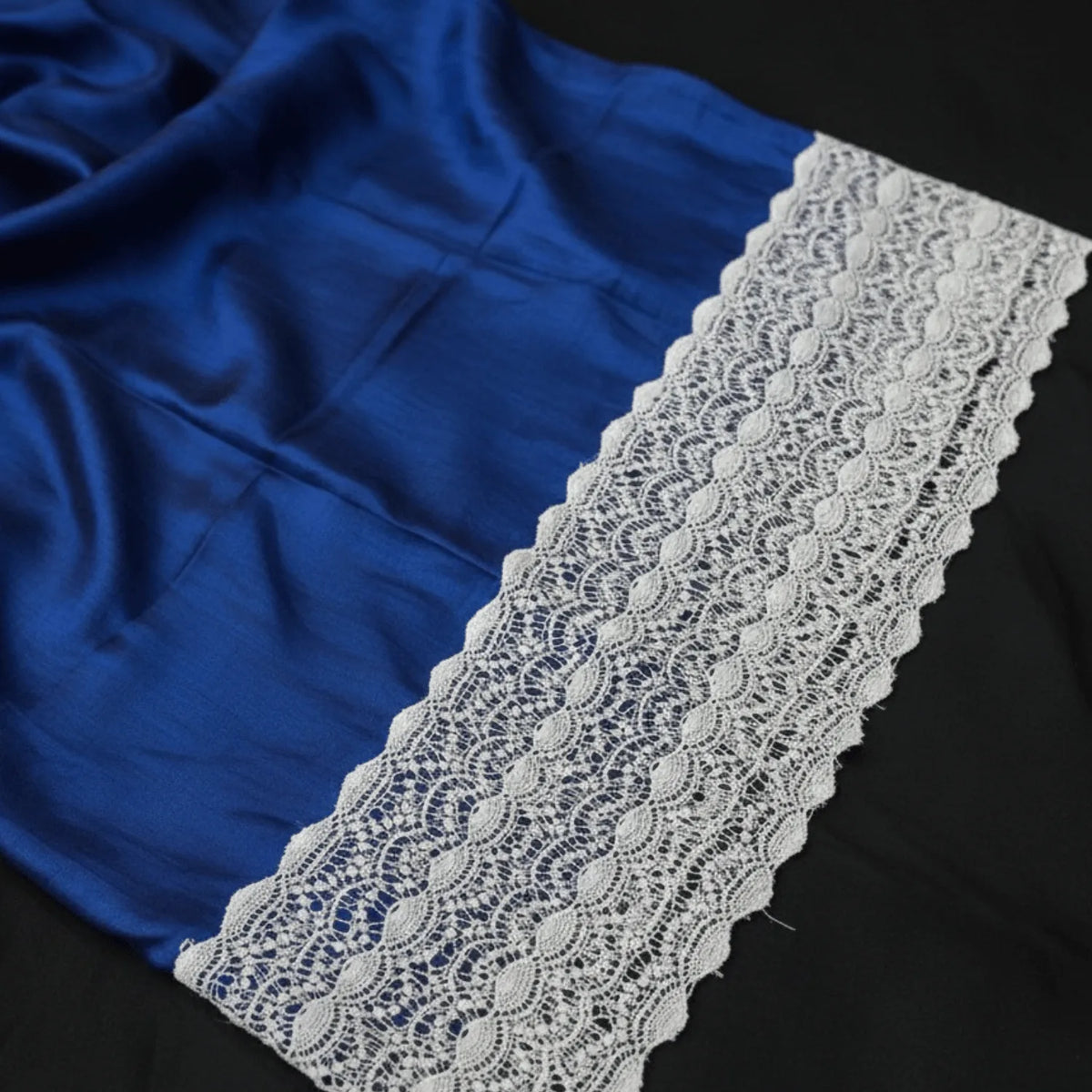 Royal blue saree styled with premium white GPO chemical lace border featuring an elegant floral crochet pattern. Soft, dyeable, export-quality lace ideal for saree borders, dupattas, blouse sleeves and ethnic wear embellishments.